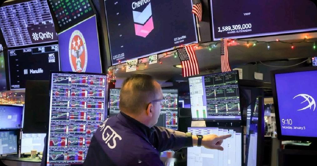 科技股主导的趋势正在转变。由于担心人工智能会颠覆行业格局，软件股的市值在一个月内