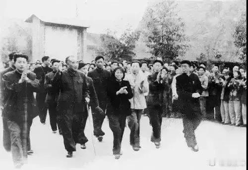 1960年，在时任四川省委书记廖志高同志的陪同下，已阔别家乡整整52年的朱老总回