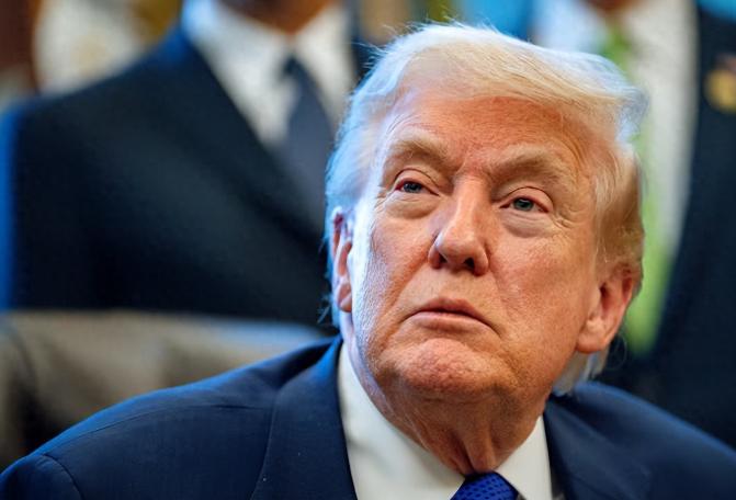 从10%猛提到15%，还签了行政令，一副“说了算”的架势。这次，全世界集体上演“