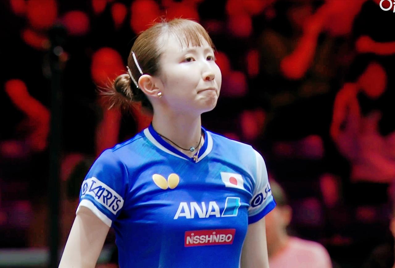 裁判乱判！虽然她是判的早田希娜发球违规，
但是早田挑战鹰眼成功。

这时候是蒯曼