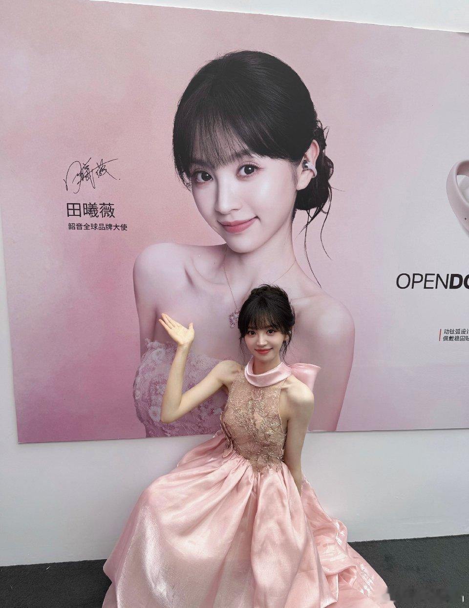 每个成功女性的背后，是她自己。 每个成功的女性背后是她自己 ​​​