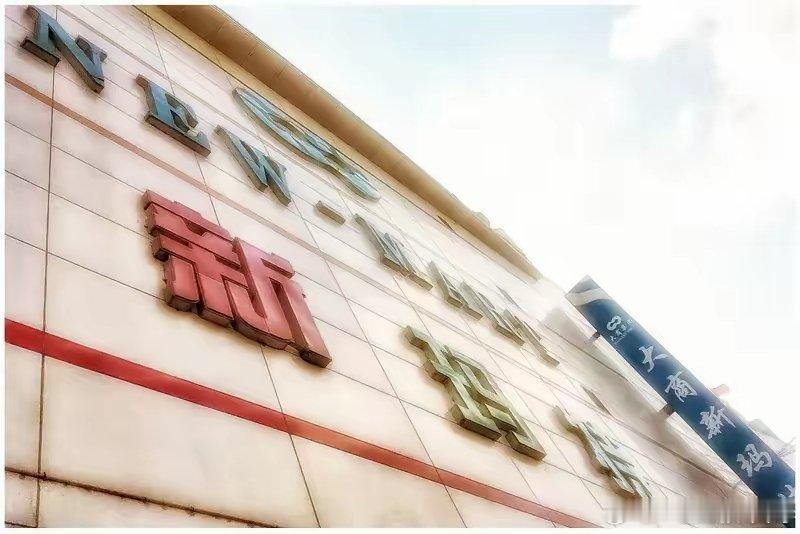 宁德时代扔下一枚“深水炸弹”！新宙邦拿下30万吨电解液天量订单，背后藏着一场更暴