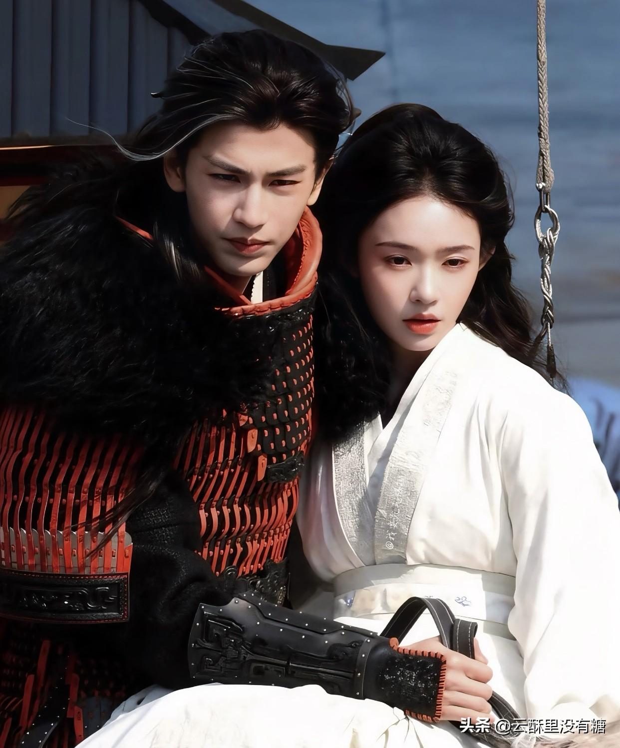 张凌赫这是要霸屏的节奏！《逐玉》还在热播，新剧《归鸾》就强势来袭。巧的是，这两部