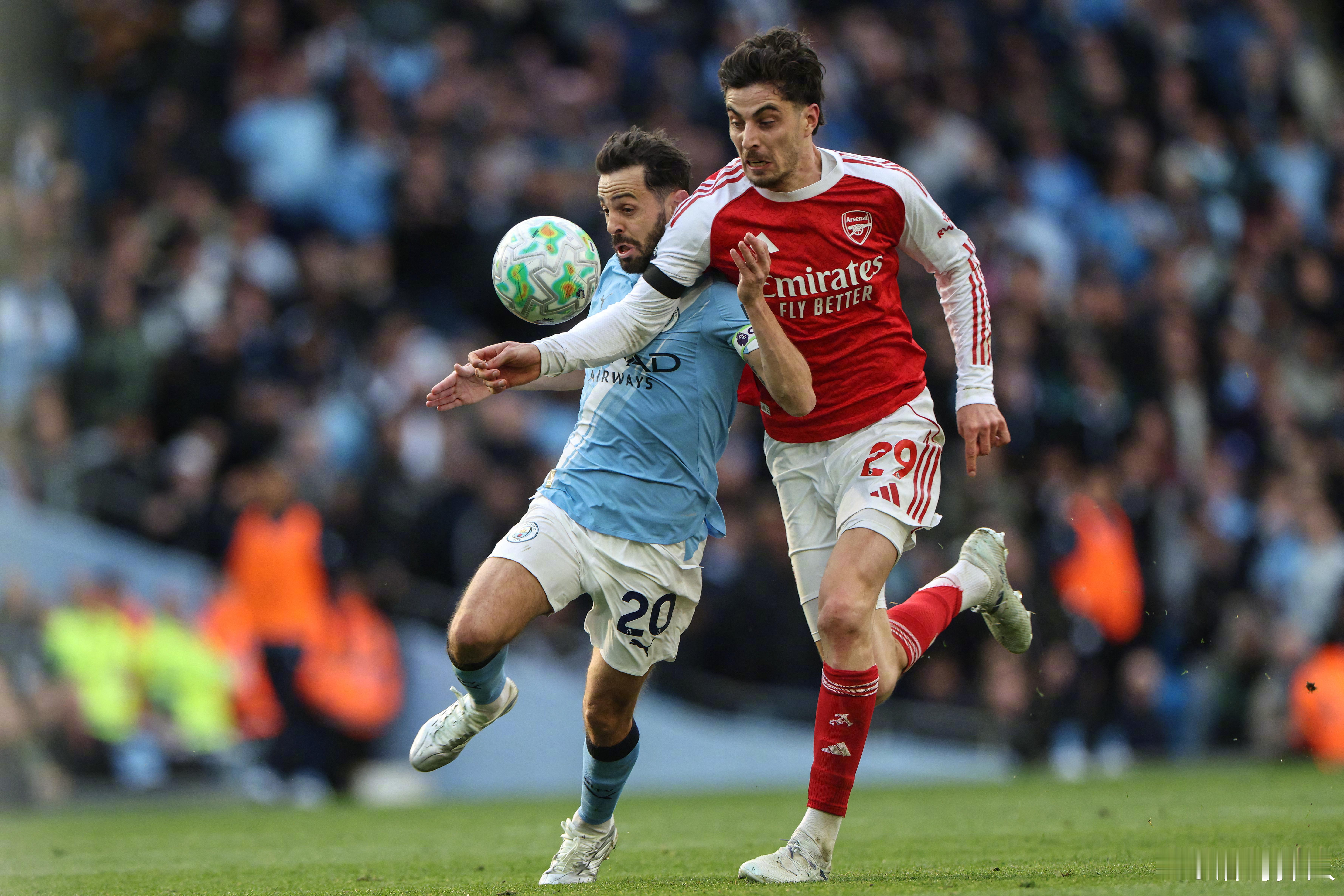 完美剧本！同分同净胜球巅峰对峙，曼城阿森纳死磕到底，英超统治力尽显周中英超较量结