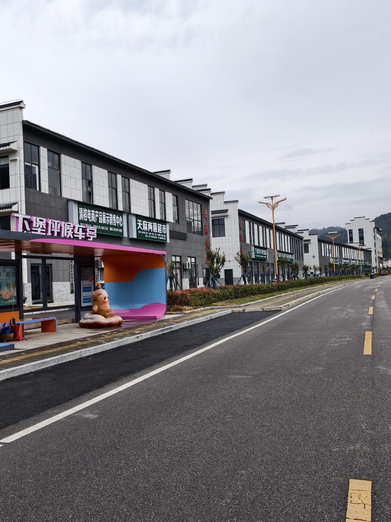 别看宜昌市夷陵区下堡坪乡是一个边远贫困乡镇，但这里能够锻炼人，也是培养干部的好地