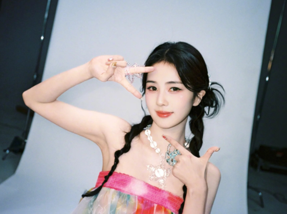 哎！才意识到没看到白梦妍这个妆造出图 