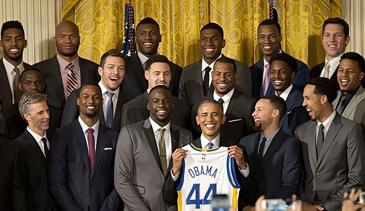 美国网友发了两张照片：特朗普接见美国冰球队、奥巴马接见美国篮球队你品，你细品……