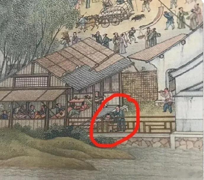 自从发现清明上河图有人喝多了呕吐后，网友又发现一处在墙边小便的男子，这可太稀奇了