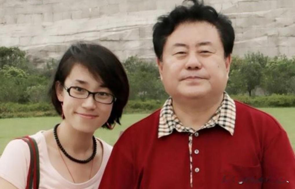 1981年，著名作曲家徐沛东向女友崔静求婚成功，然而到了领结婚证的那一天，徐沛东