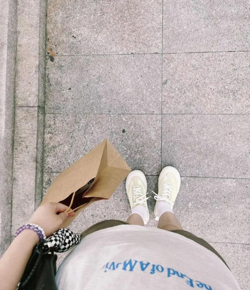 因为同事问题去辞职的人，真的很蠢
刚刚看了一个直播，一个女生说的好对，因为同事问