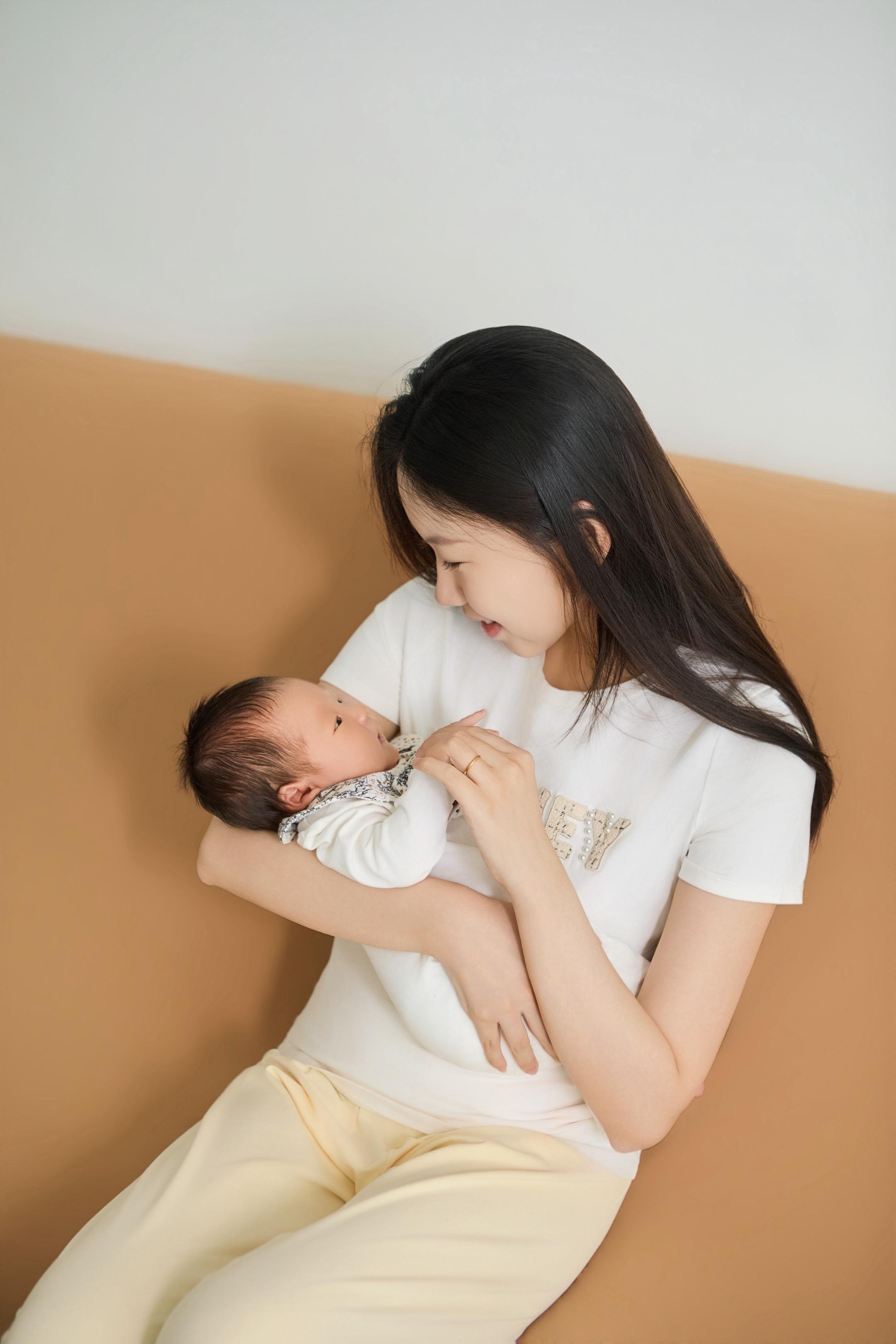 当上天给你一个孩子，就是为了告诉你，人生是不能为所欲为的。人在年轻的时...