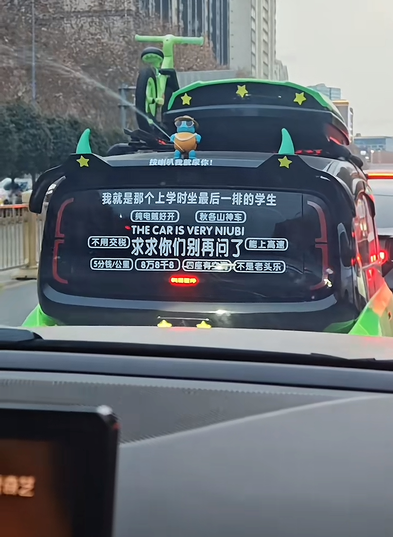 就按了个喇叭，它呲儿我哈哈哈哈哈哈哈哈哈春日放个疯 ​​​