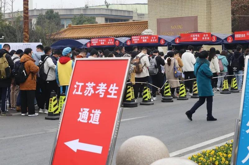 实在搞不懂了，一边将编制考试的年龄放宽至38岁，另一边却几乎把所有机会都留给了应