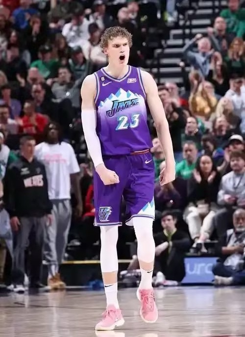 盘点NBA未来可能离开球队的四位超级巨星！4.锡安初入联盟的锡安，身体天赋堪比詹