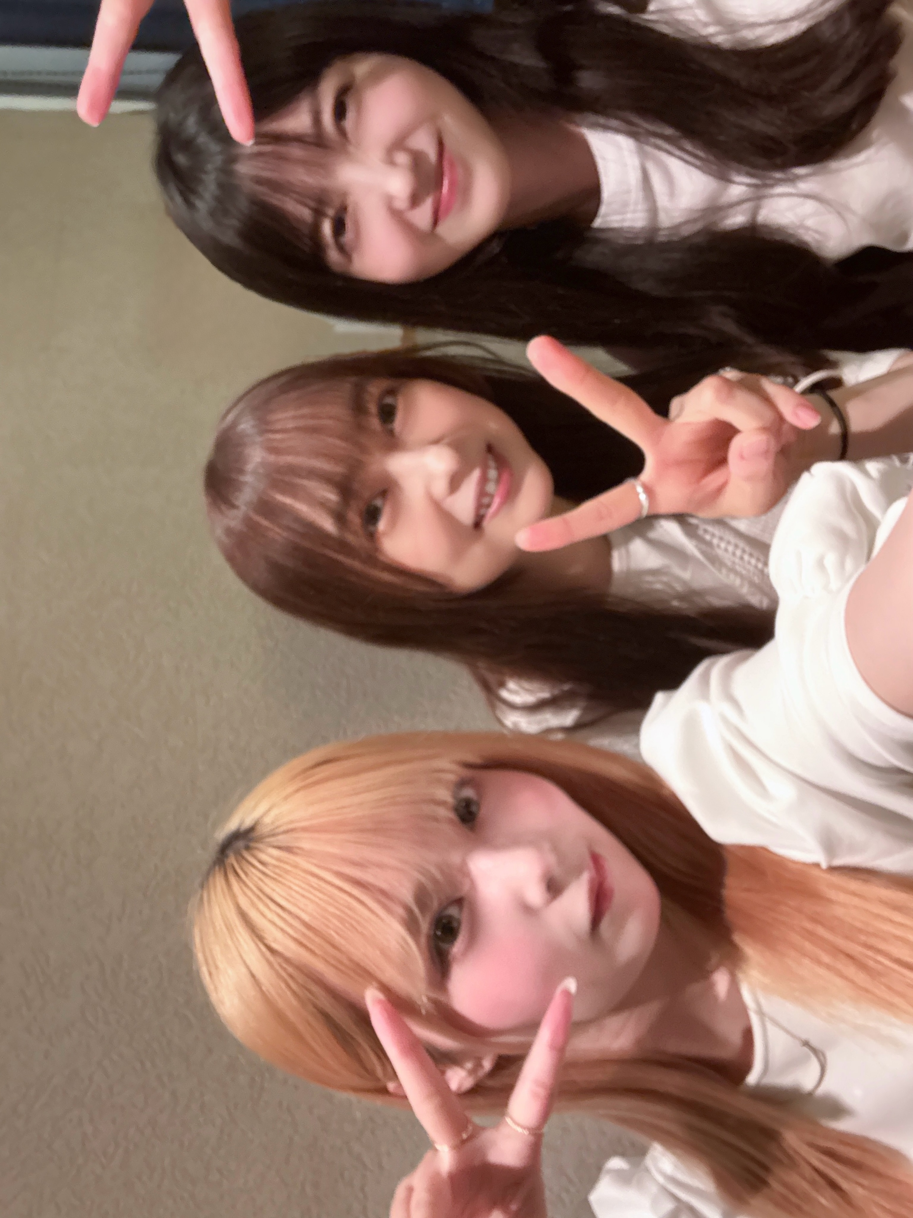 久保史绪里 via铃木绚音ins夏天即将结束之际，我们举办了第一届「东北03定例
