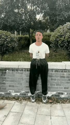 狠人也当了吧，瞅瞅惨了吧，脚会不会骨折了！瞅瞅啥情况！