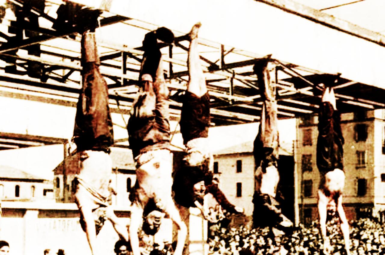 1945年，墨索里尼的情妇被处决后倒吊在广场上，短裙垂下来，整个人一览无遗。围观