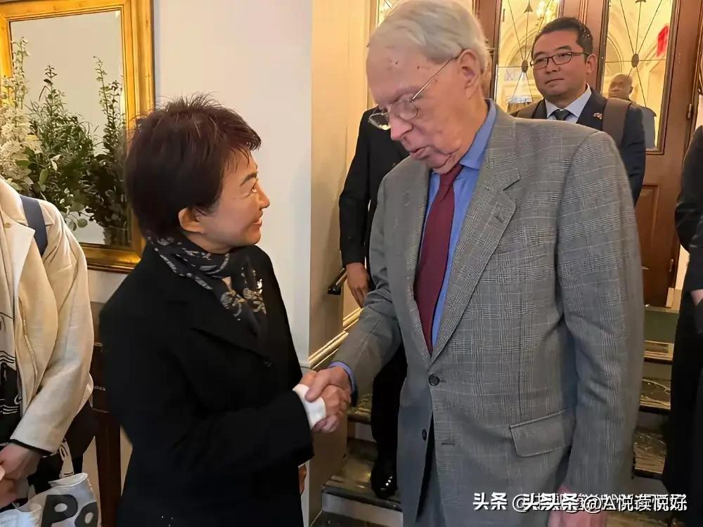 卢秀燕想做泽连斯基第二，她的下场会比泽连斯基惨的多！她想用战争的方式保护台湾的独