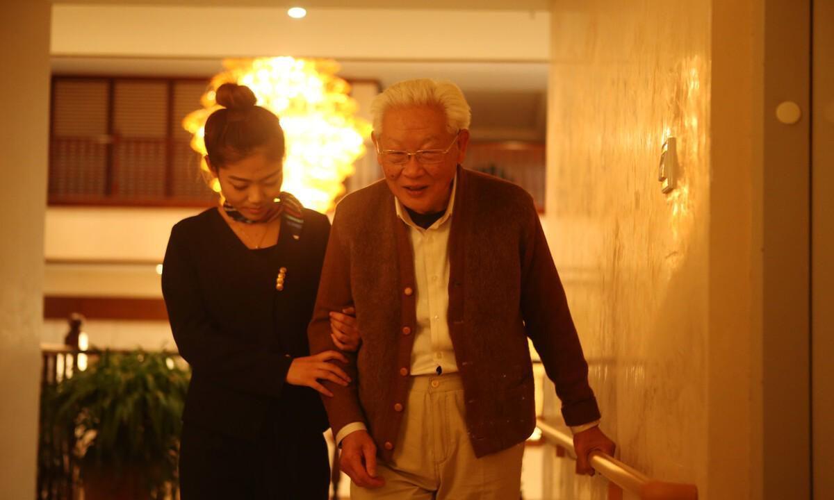 老人该不该把存款交给子女？这位老人的做法聪明又有效

不少老人晚年纠结，手里积蓄