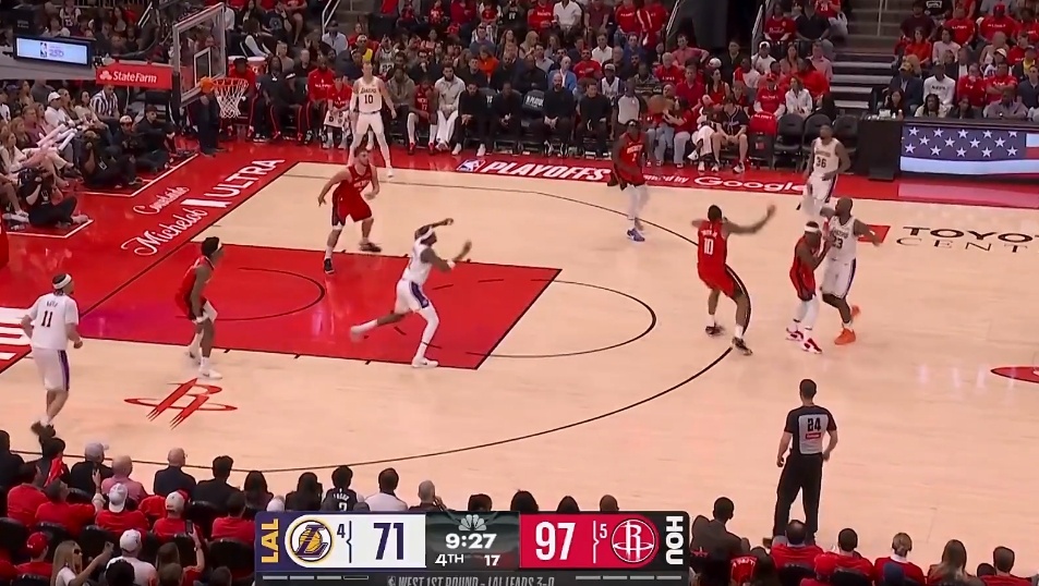 都这样了还不让詹姆斯下去休息？雷迪克想啥呢？？？ 