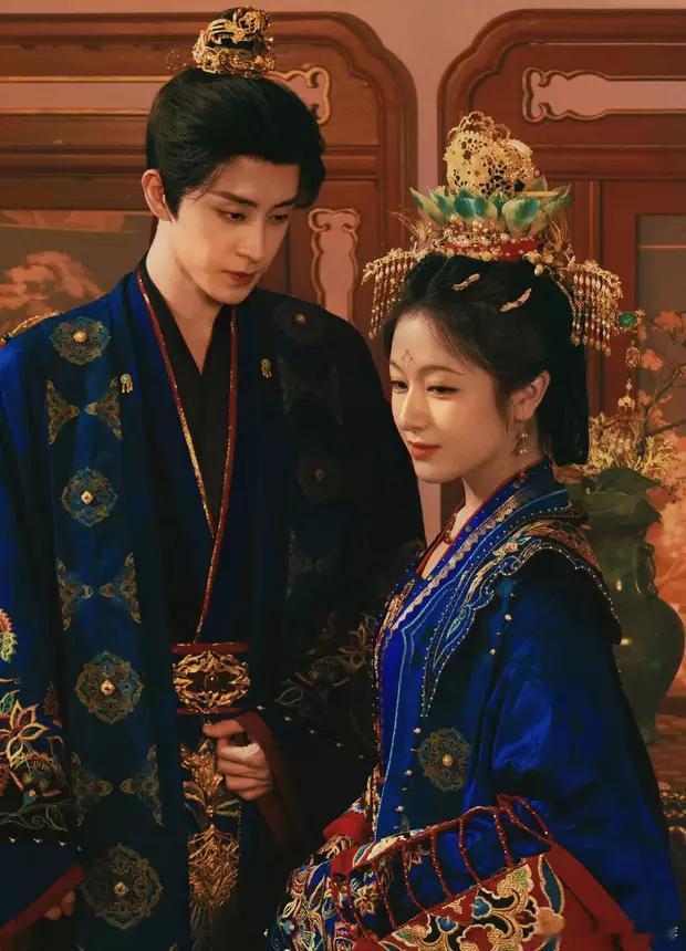 分享娱乐[超话]分享娱乐 李兰迪敖瑞鹏《朝雪录》婚服大片释出，两人郎才女貌甚是养