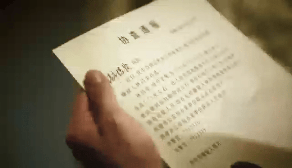 表面人夫背后毒夫《扫毒风暴》中的卢少骅，在妻子刘青面前是一副“好好先生”的做派。