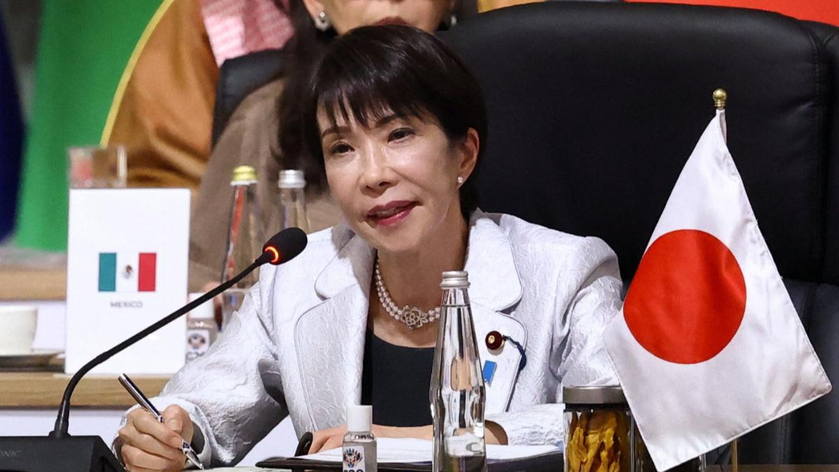 日本首相高市早苗在社交媒体透露，为出席G20峰会花费数小时挑选衣物，强调需避免显