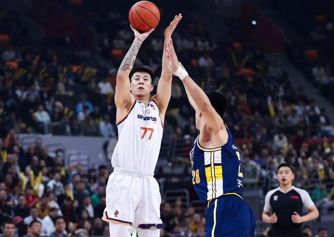 cba 胡明轩11分广东险创尴尬纪录 张镇麟23分上海队大胜广东男篮vs上海男篮