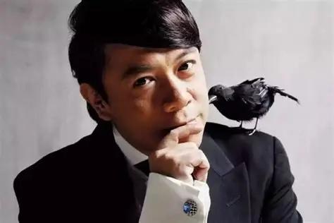 “我赚大陆钱，还公开支持‘台独’，你能咋地？”网友对蔡康永总结一针见血！
一个公