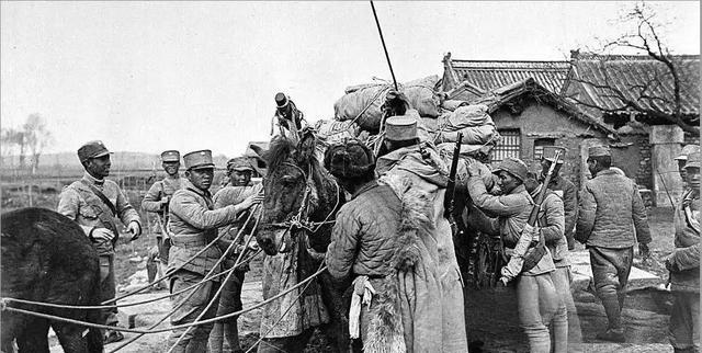 1935年，3万红军穷得只剩草鞋，冲进遵义抄了个军阀的家，12天后，竟背着几十万
