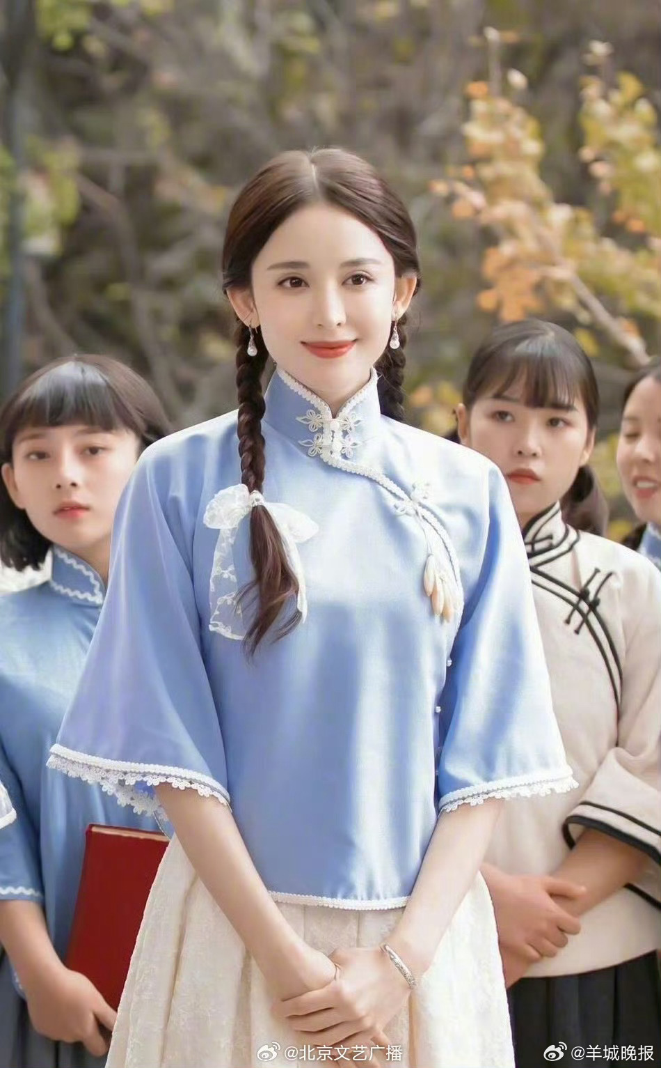 【分享内娱女星的民国学生造型】有人如清冷白荷，气质绝尘；有人似邻家少女，灵动甜美