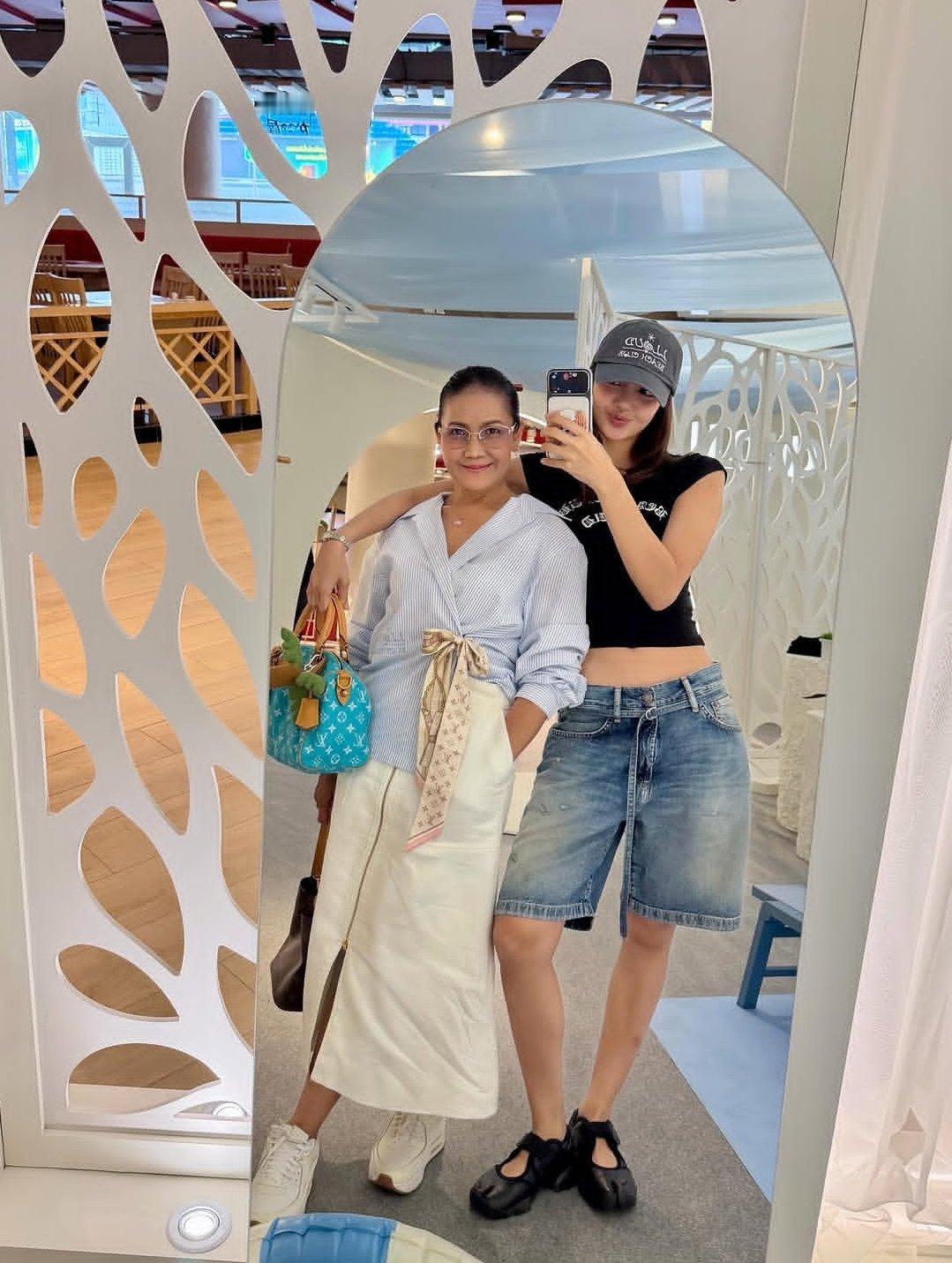 LISA  🩵 LISA KPOP女永一 260802 LISA妈妈 ins 