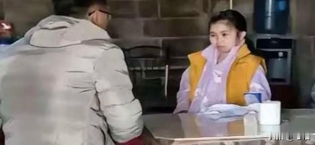 泪目！2019年，陕西一男子网恋了重庆一女孩，当他千里迢迢去奔现时，发现她是一个