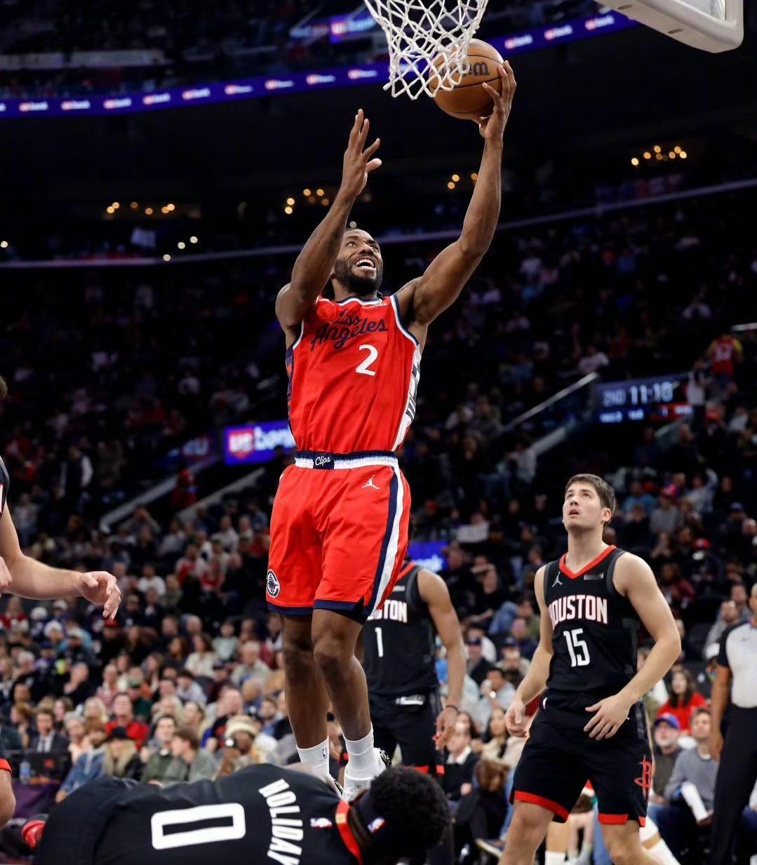 扬帆起航！伦纳德轰下41分，哈登29分！快船主场128-105大胜火箭取得两连胜