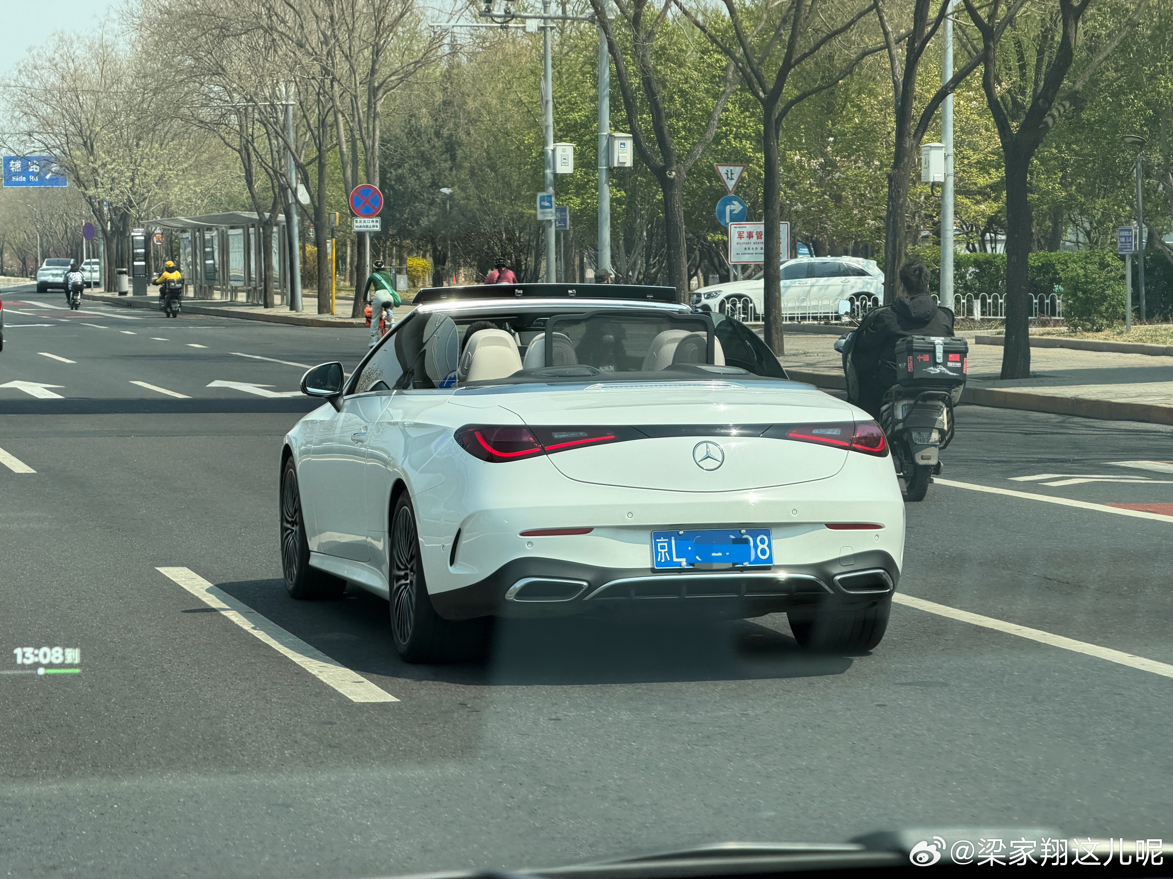 如果我住在沿海干净的城市一定会买台敞篷车但北京…真算了…太脏了！别说开棚了，停外