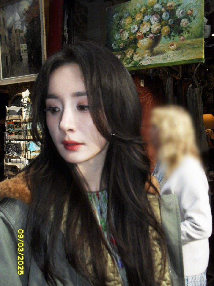 杨幂ccd镜头 杨幂巴黎街头美貌记录，每一帧都惊为天人[色][色]​​​