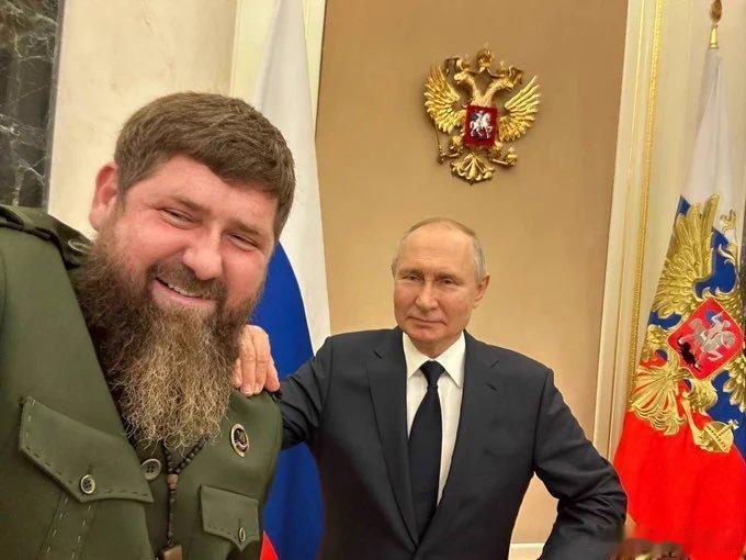 莫斯科中央医院目前被警方封锁，所有进入医院的车辆都要经过严密的检查，数十辆挂着车