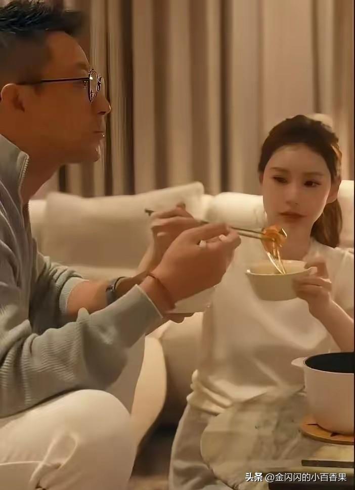 汪小菲马筱梅深夜撒糖！双向奔赴！同一碗酸辣粉吃出幸福感，暖心感，贴心感，小菲贴心