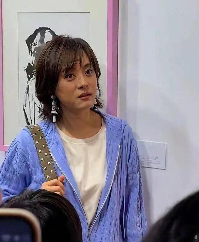 孙俪在上海花展被人拍了，就一张侧脸，没开美颜，也没找角度。 