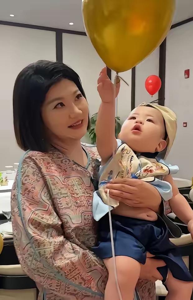 揪心！
从34米悬崖捡回命的王暖暖，
又被紧急送医抢救！
 
谁能想到！从34米