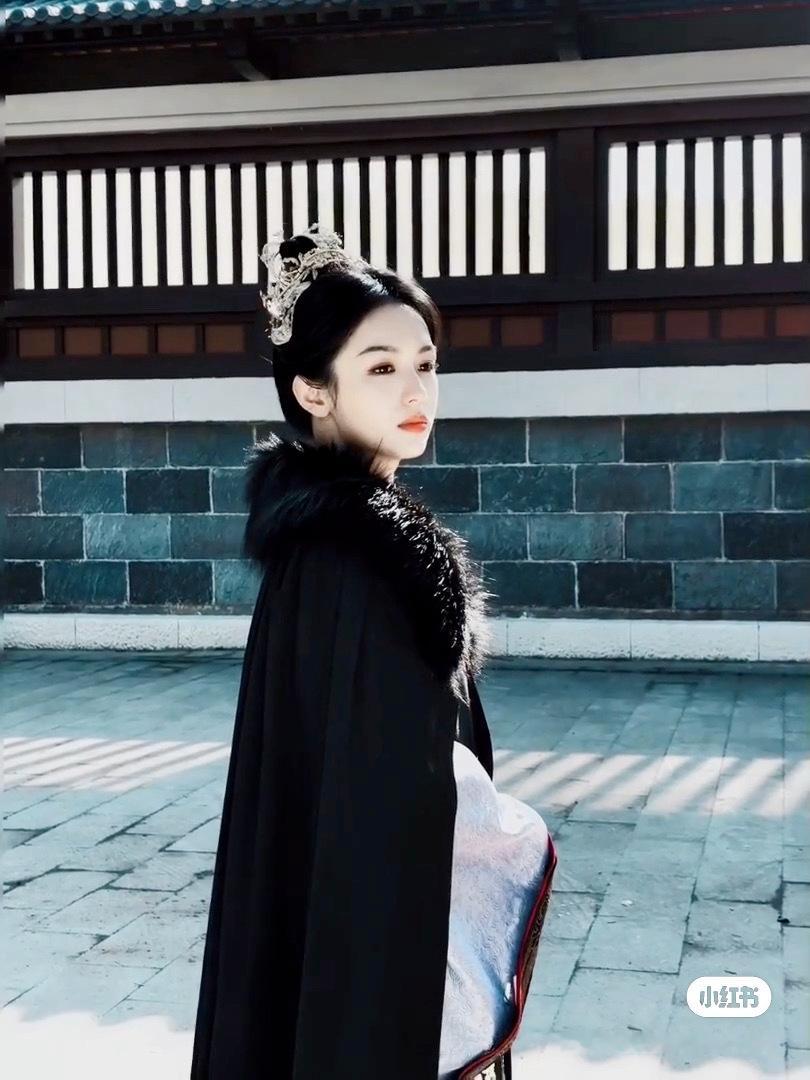 张婧仪这造型认真的吗？每次都说像周也，这次是真像了