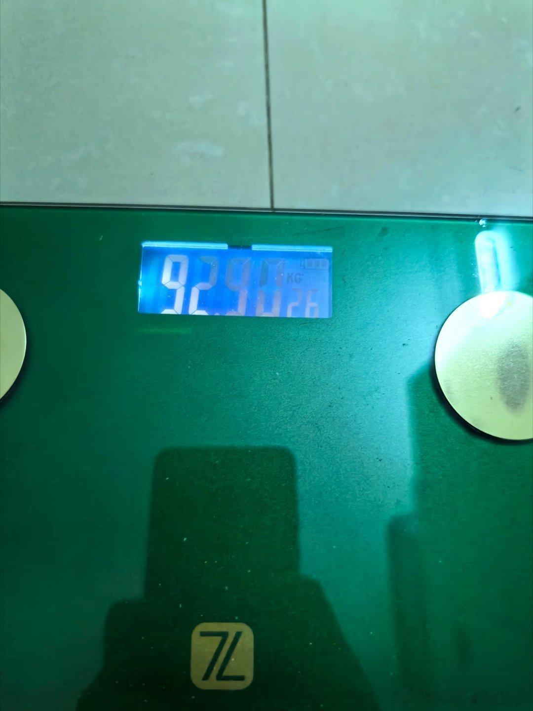 185.8斤了！     目前四舍五入 叫做65斤了 还有45 等我起飞 