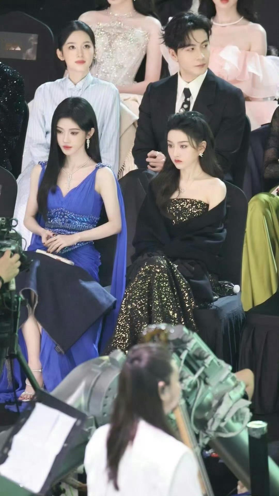 星光大赏内场 鞠婧祎、宋祖儿、周也同框图，绝美伟大的脸