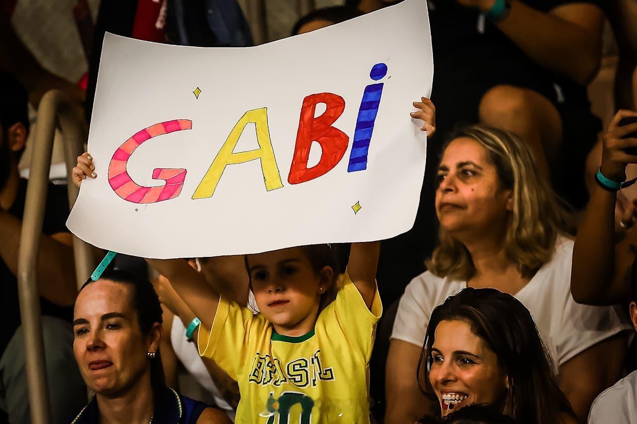 加比 vs 美国奥兰多得分：11分；10中0拦1发进攻：16扣10中1失误被拦拦