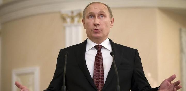 红场阅兵刚落幕，普京罕见交底：12.9万亿卢布砸进去，近四成国库已在燃烧，而每天