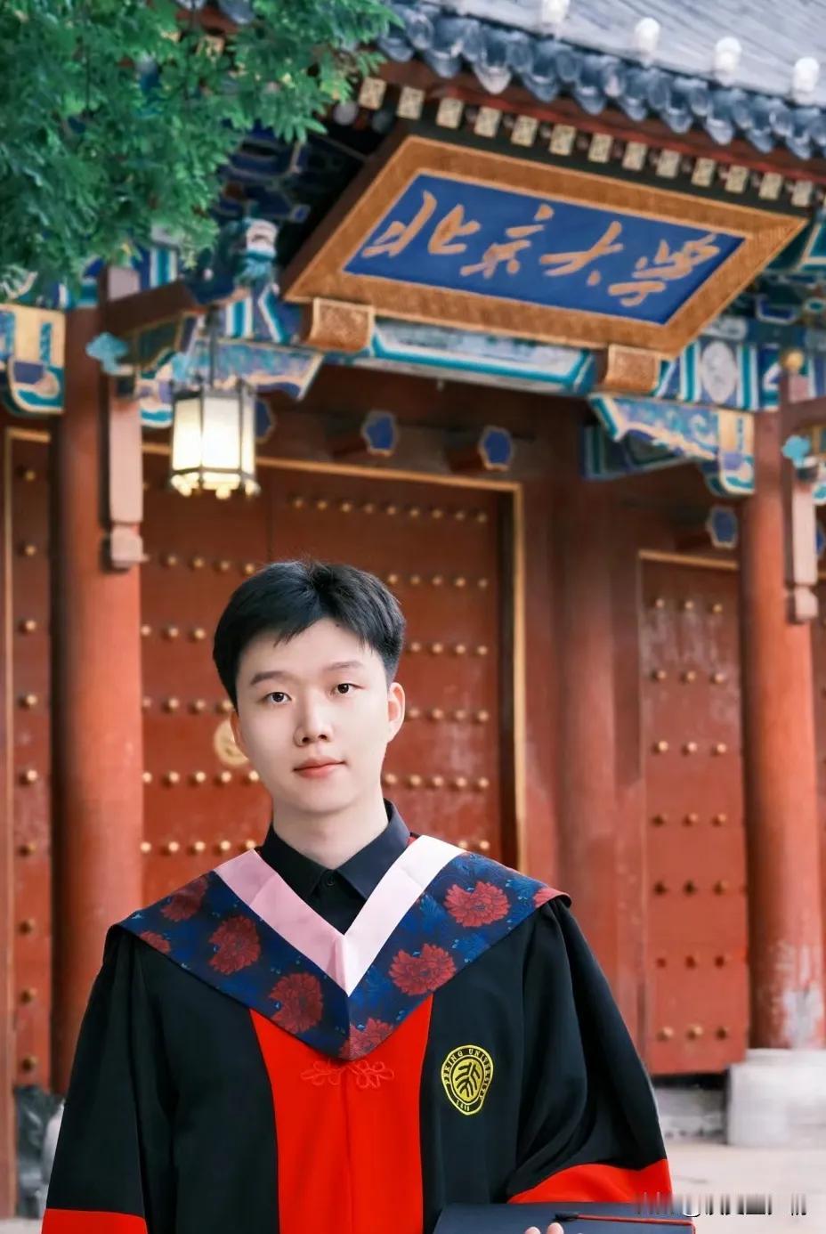 5年前，我的一个学生考上了985大学，因为他家穷，我借了30000给他作为学费，