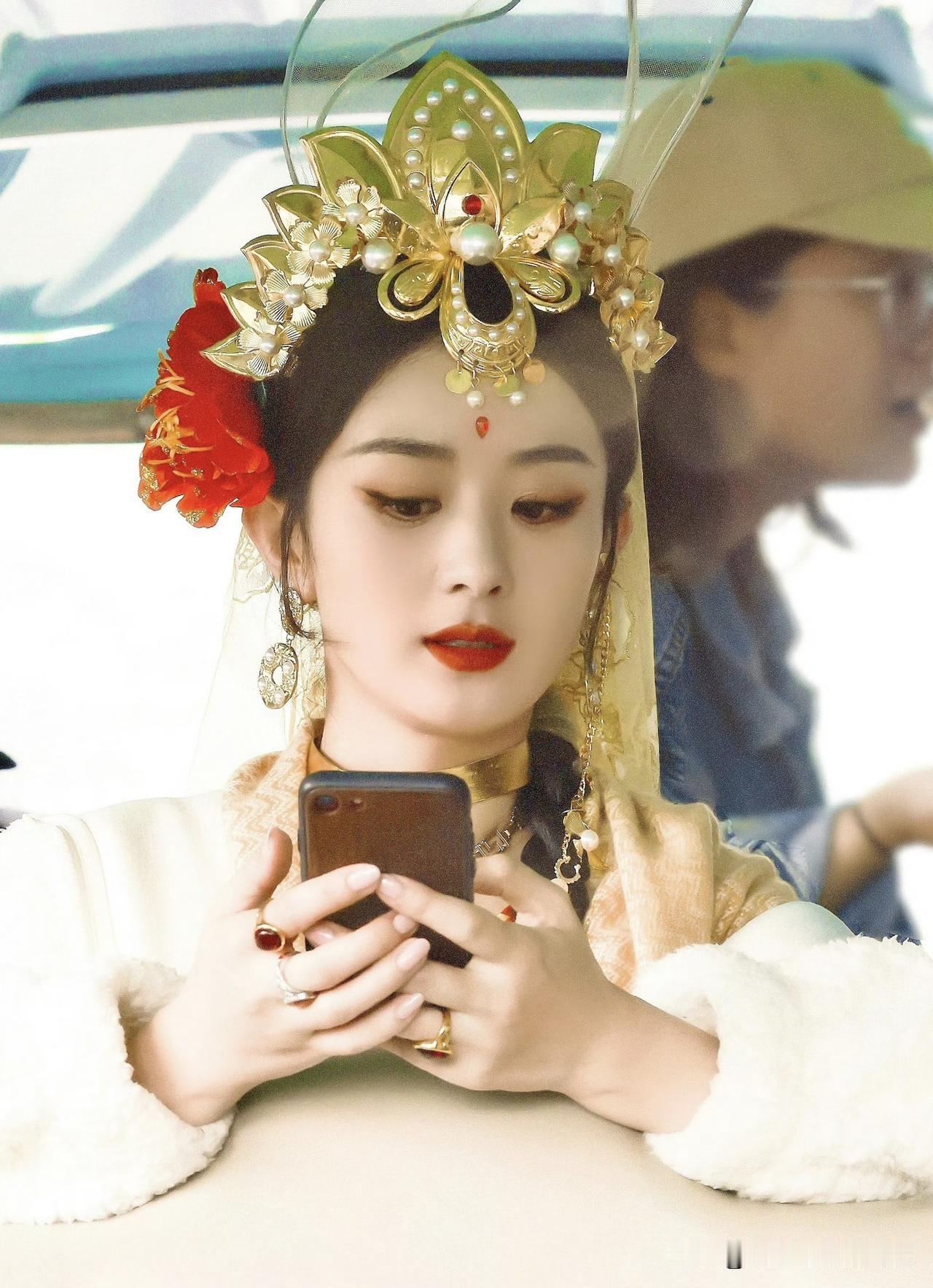 [烟花]【赵丽颖玉兔公主造型】[福]
女神赵丽颖百变穿搭，百变造型，这身玉兔公主