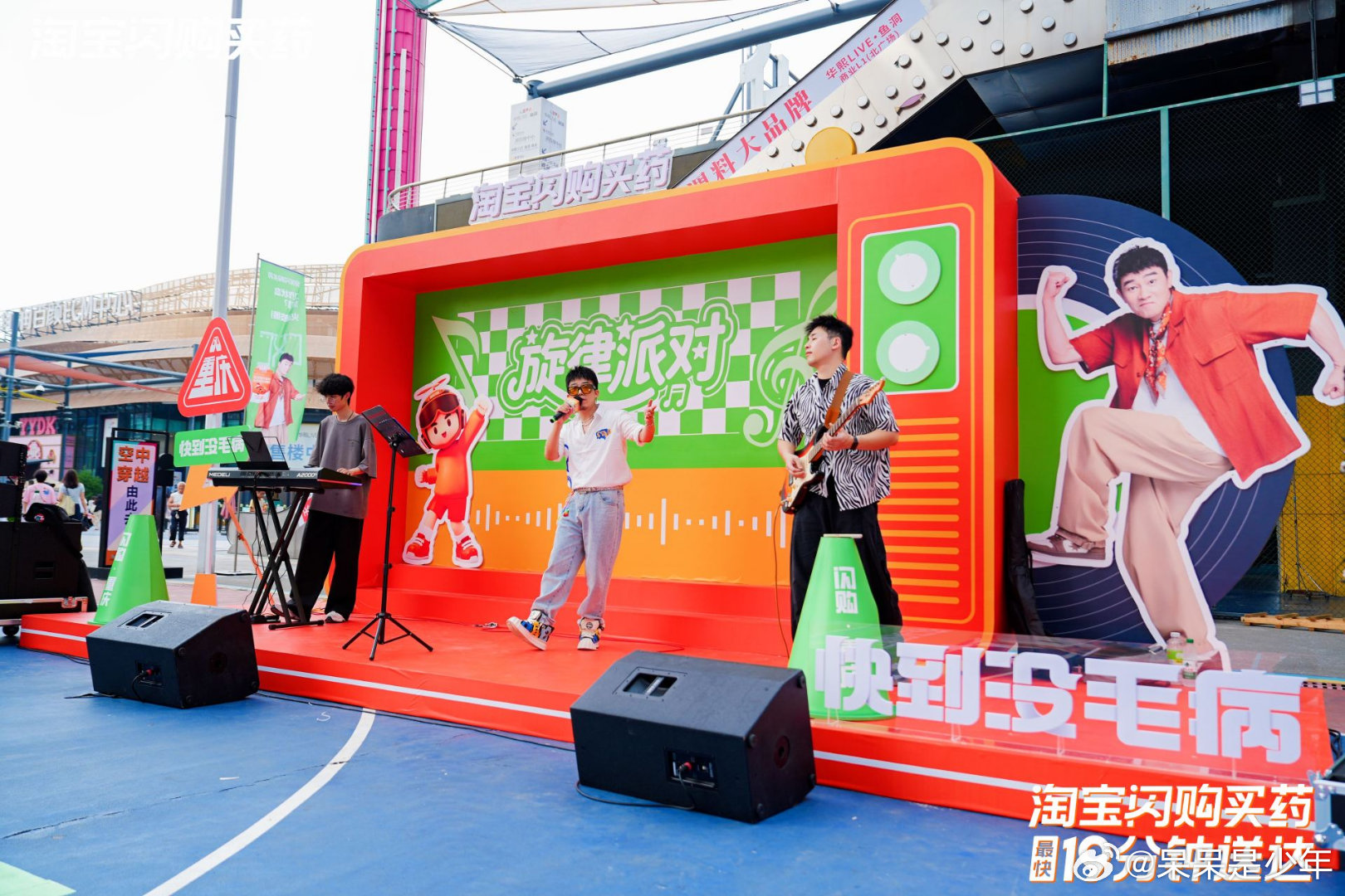 陈小春重庆演唱会说重庆兄弟多火锅辣重庆盛夏逛吃看演出双重暴击☀️，中暑苗头一出现