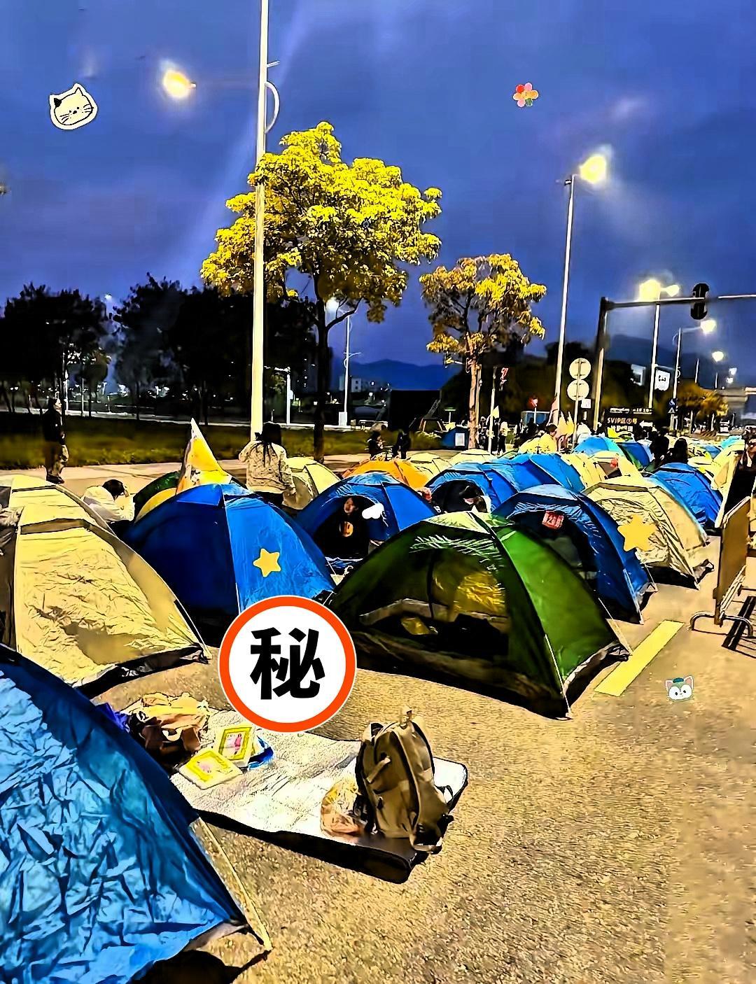 国庆双节期间，帐篷取代了酒店🏨，百姓囊中羞涩，自然节俭成风，帐篷加上暖暖的睡袋