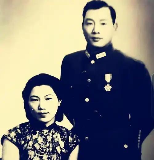 1961年，宋希濂的黄埔一期同学侯镜如，见他孑然一身，对妻子说：“给老宋介绍个对